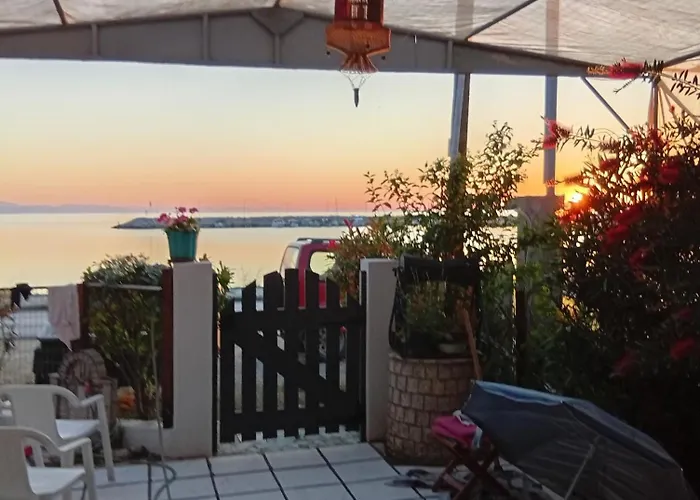 στο λιμανι Ierissos