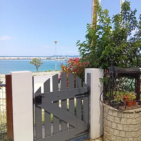 στο λιμανι Сasa de vacaciones Ierissos